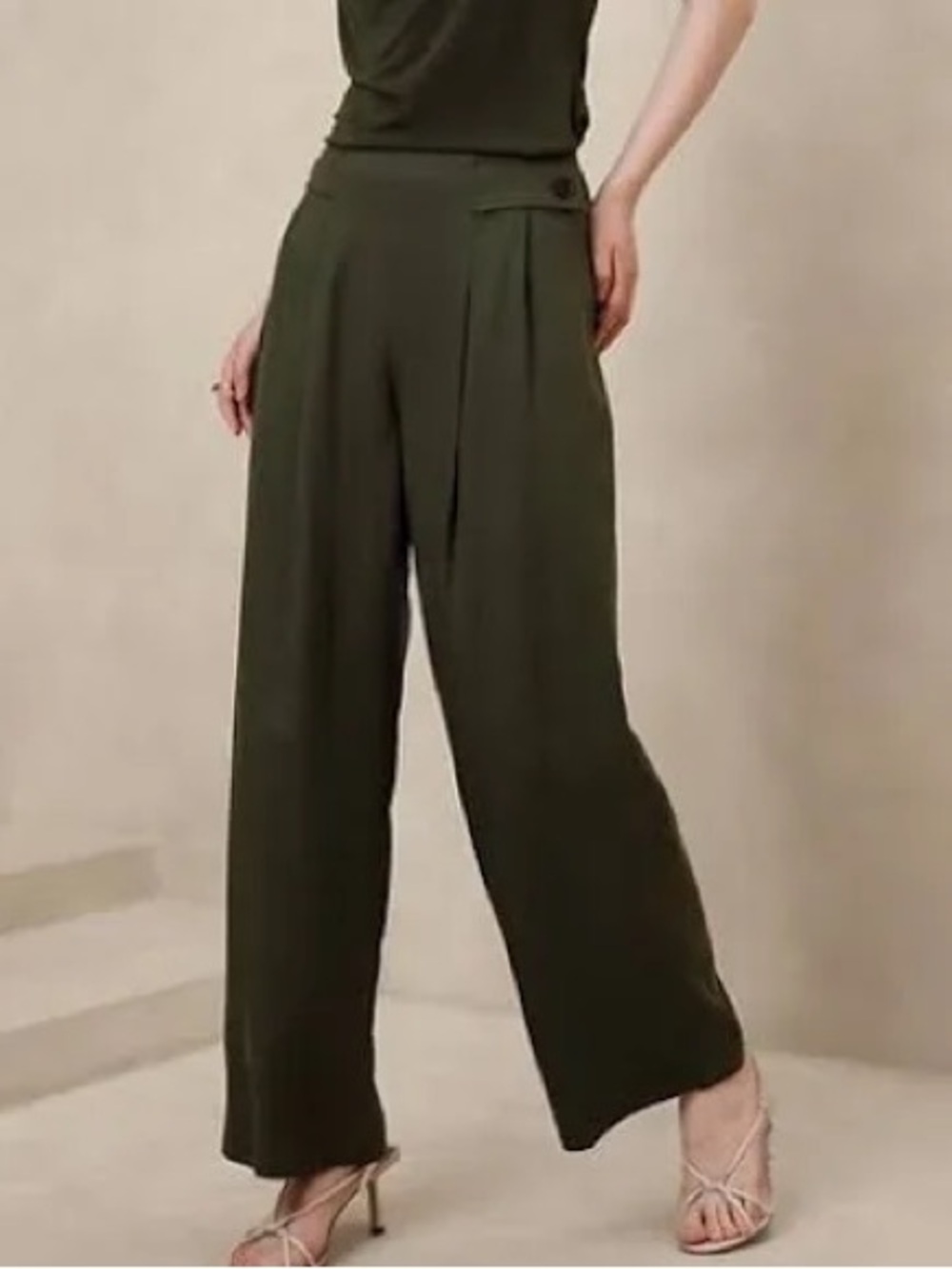 Banana Republic FactoryTencel Pleated Wide Leg Pants Size 6 Steel Green